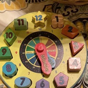 Shape sorting clock